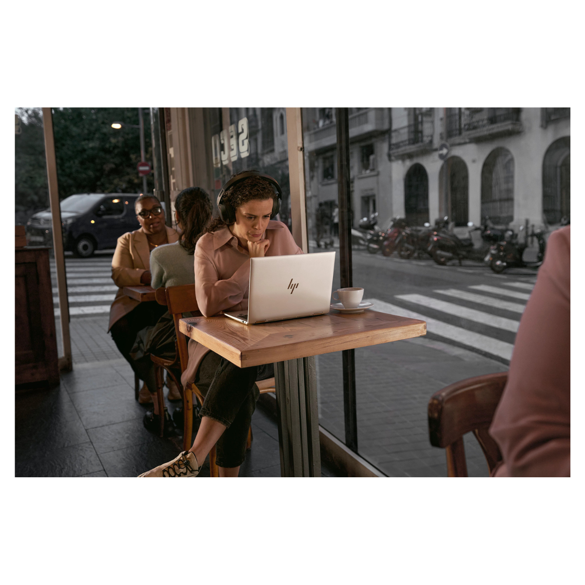 HP EliteBook 8 G1i 13" WUXGA AI Laptop - Core Ultra 5-225U 16GB 512GB W11 PRO(BQ4D2PT) - 7