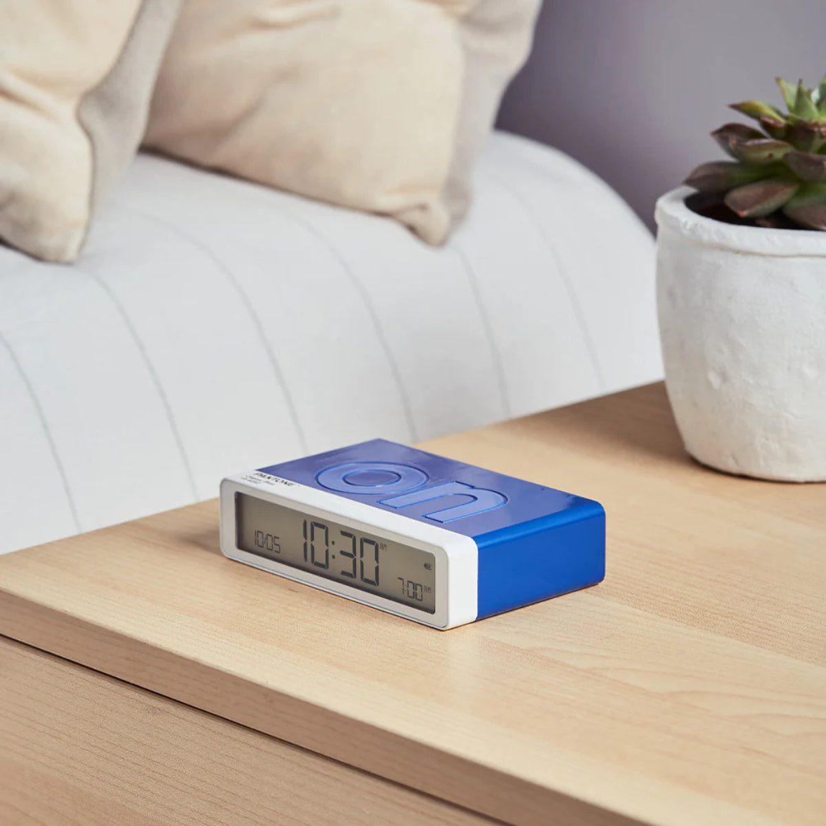 Lexon Flip Classic Reversible Alarm Clock PANTONE - Classic Blue(LD-LR157PT-B) - 6